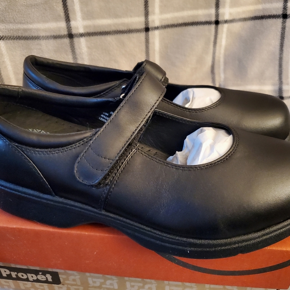 Propet Women's Mary Jane Walker Shoes, size 11 4E